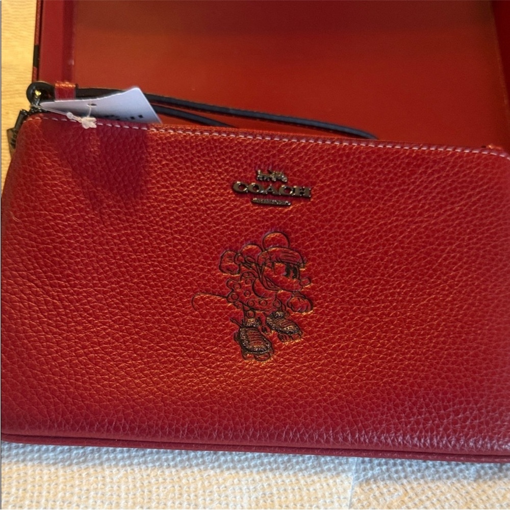 Disney Coach Minnie Mouse‎ Motif Wristlet in red pebble leather. NWT - Picture 8 of 8
